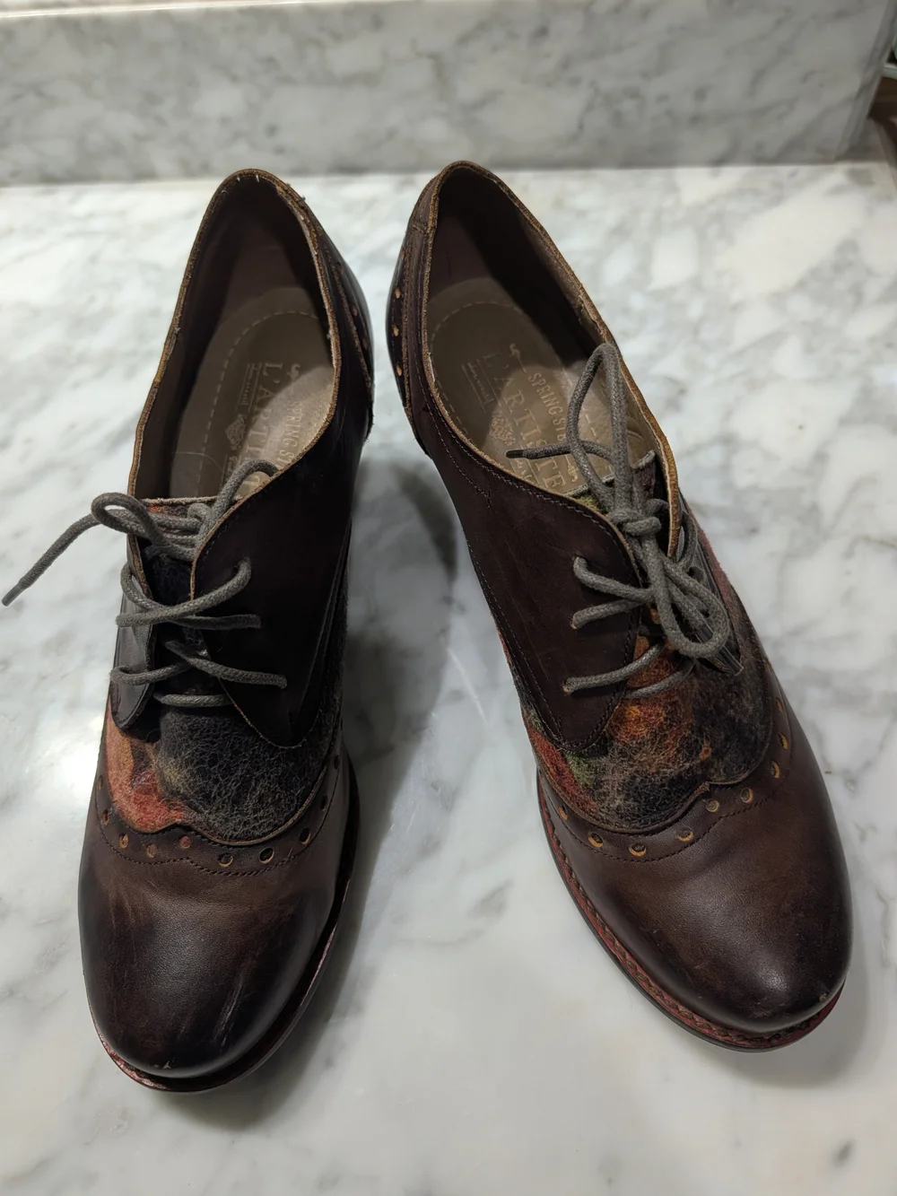 Women's Brown Leather Lace-Up Heeled Oxford with Rust Accent